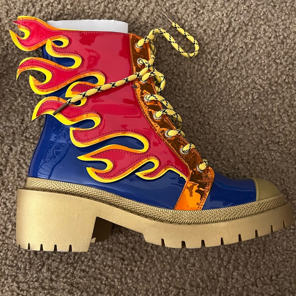 Boots for women size 8 color red and blue ,new